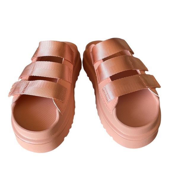 UGG Kids Platform Pink Sandals size 7 in Kids and 8.5 in Women Size - Picture 2 of 10